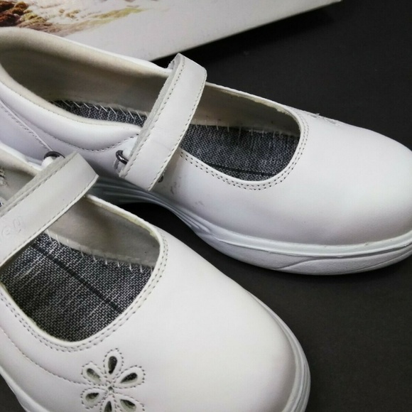 White Orthopedic Comfort Shoes 8.5D - Picture 4 of 6